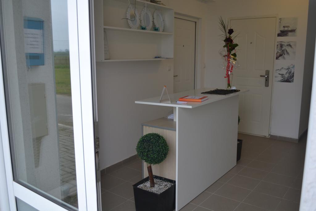 Airport Apartments Belgrado Exterior foto